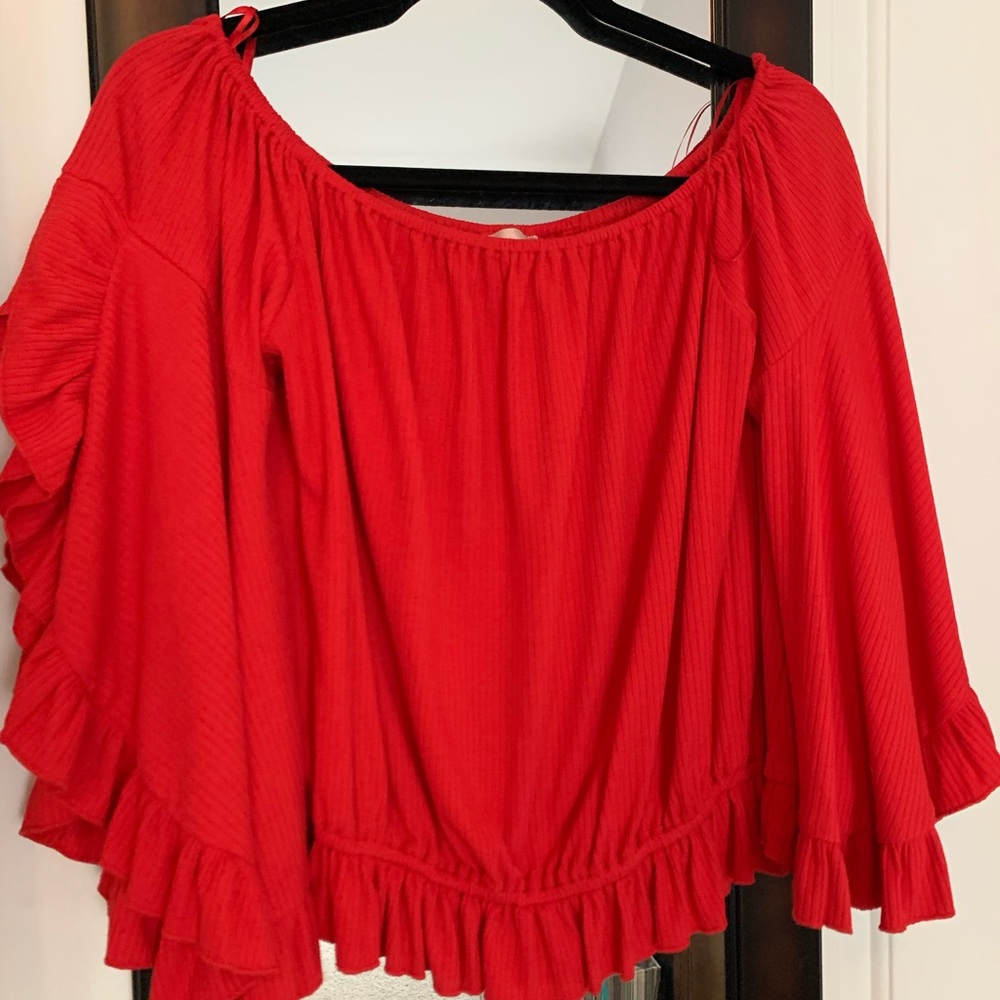 Buckle red top with adorable sleeves